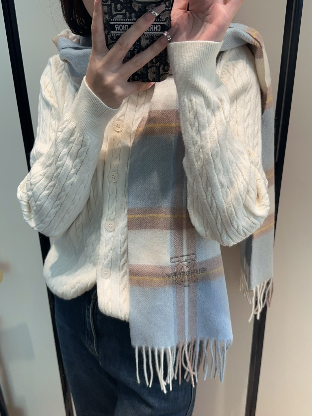 Burberry · 巴宝莉格子围巾❗️好看的要疯掉了，太有型太有魅力了❗️❗️非常斯文时尚的秋冬单品！