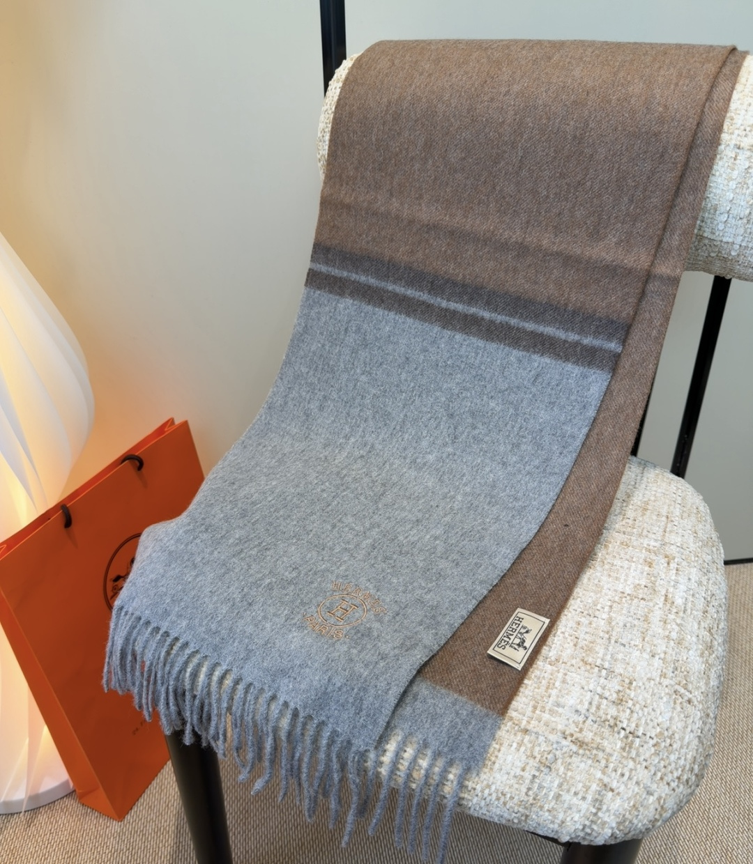 2025年Hermes · 爱马仕，难得一见的温柔配色，低调又不失优雅❗️】重点推荐❗️双边配色，一条围