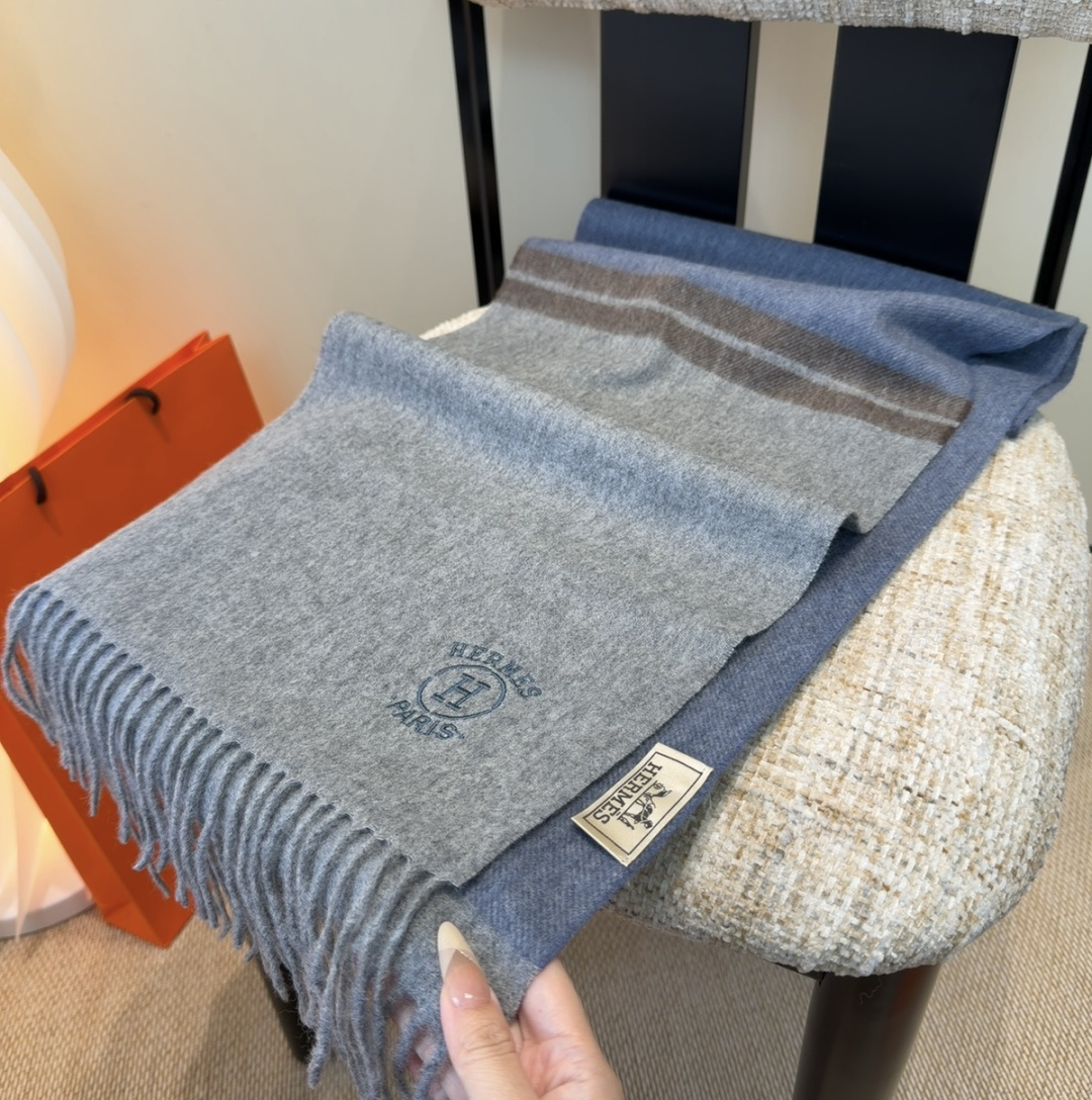 2025年Hermes · 爱马仕，难得一见的温柔配色，低调又不失优雅❗️】重点推荐❗️双边配色，一条围