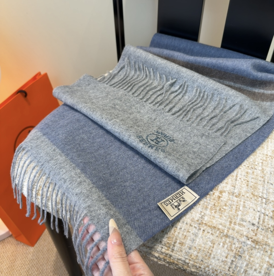 2025年Hermes · 爱马仕，难得一见的温柔配色，低调又不失优雅❗️】重点推荐❗️双边配色，一条围