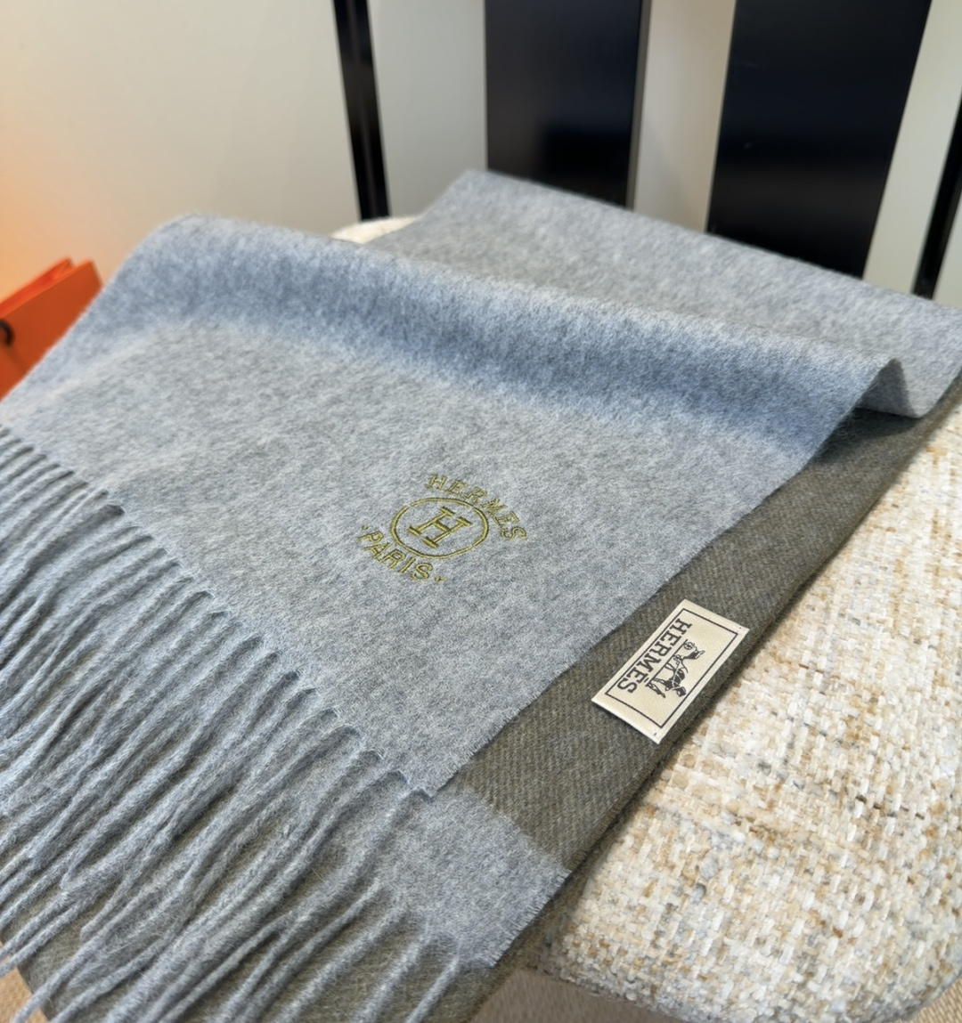 2025年Hermes · 爱马仕，难得一见的温柔配色，低调又不失优雅❗️】重点推荐❗️双边配色，一条围