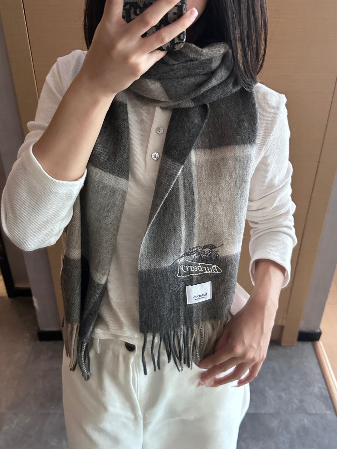 Burberry · 巴宝莉格子围巾❗️好看的要疯掉了，太有型太有魅力了❗️❗️非常斯文时尚的秋冬单品！