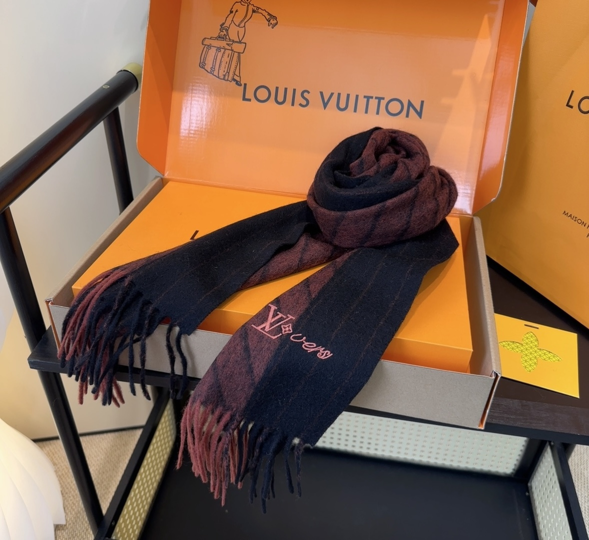Lv围巾❗️好看的要疯掉了，太有型太有魅力了❗️❗️非常斯文时尚的秋冬单品！真的很喜欢，非常Classi
