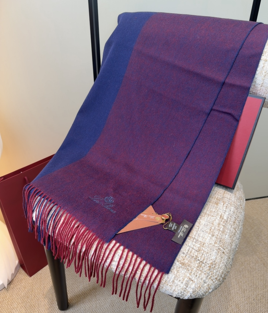 🆕Loro Piana · 【贸易公司尾单，极品山羊绒围巾披肩】送人自留都太高大上了😍重磅上新，爆款爆款