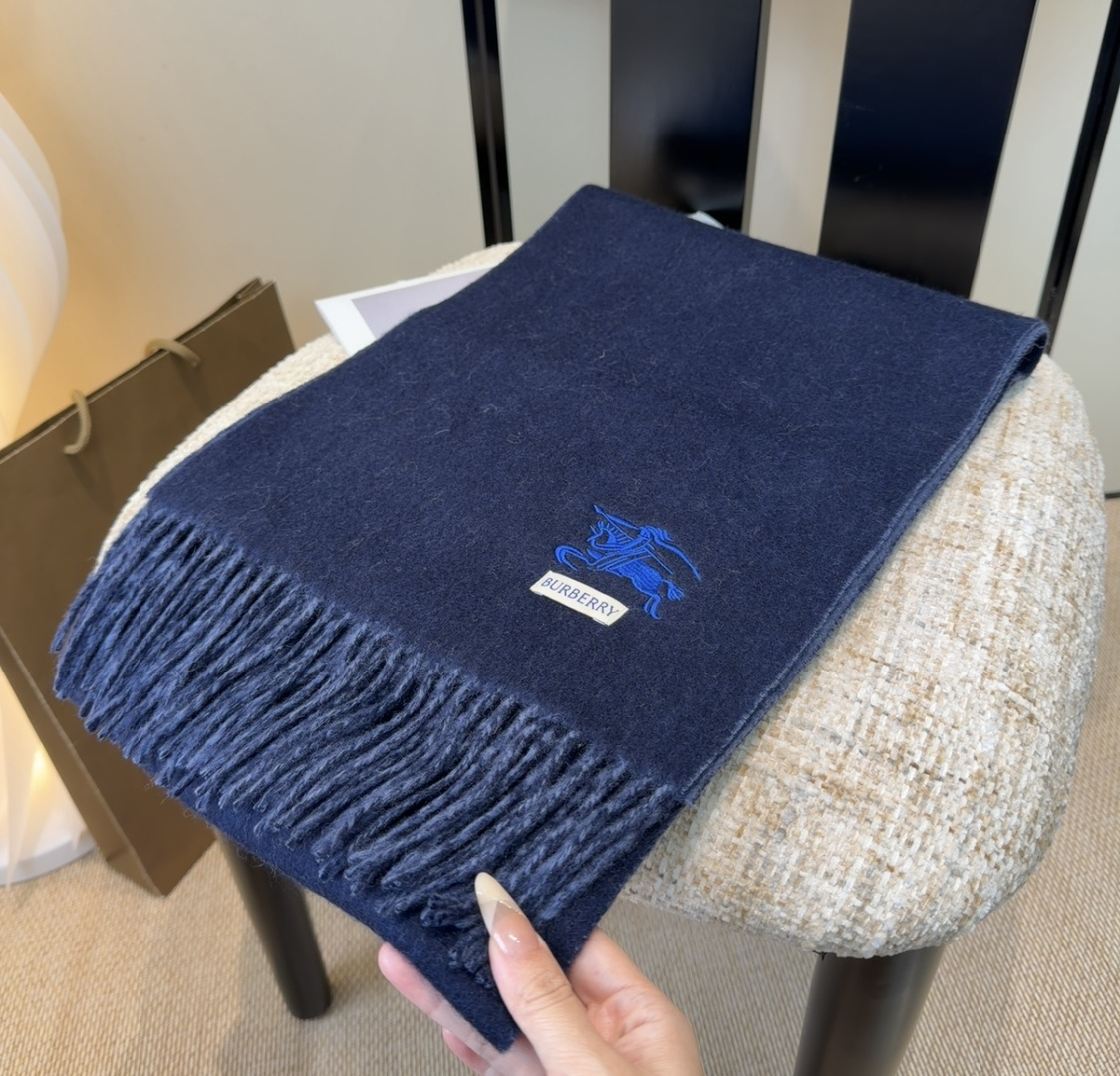 【▪️家属福利来了！！巴宝莉高端重磅男士围巾！】怒赞推荐，激动~！！下手绝对要快，同步专柜，最高端的男士