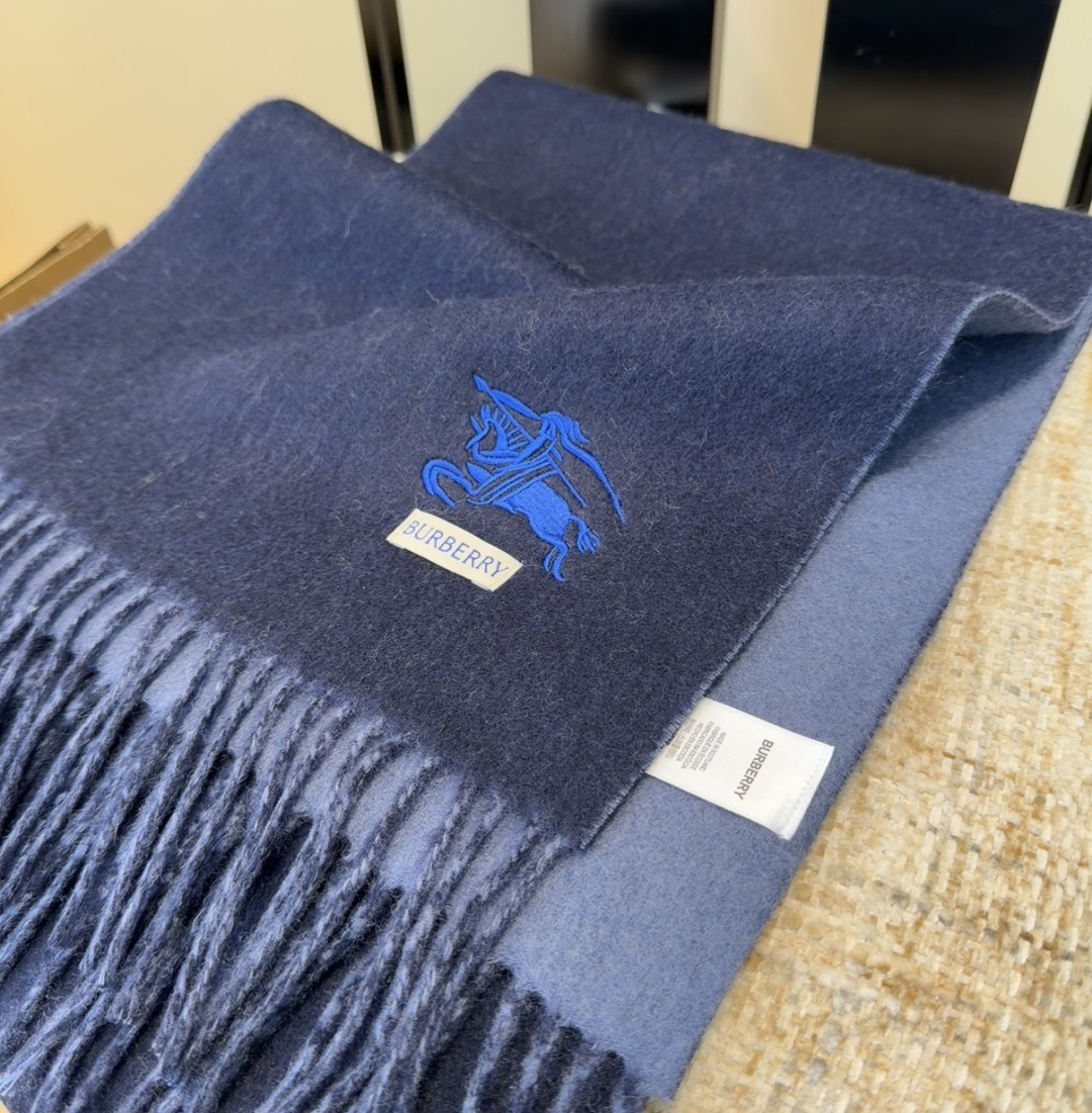 【▪️家属福利来了！！巴宝莉高端重磅男士围巾！】怒赞推荐，激动~！！下手绝对要快，同步专柜，最高端的男士