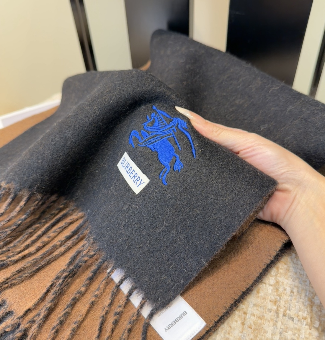 【▪️家属福利来了！！巴宝莉高端重磅男士围巾！】怒赞推荐，激动~！！下手绝对要快，同步专柜，最高端的男士