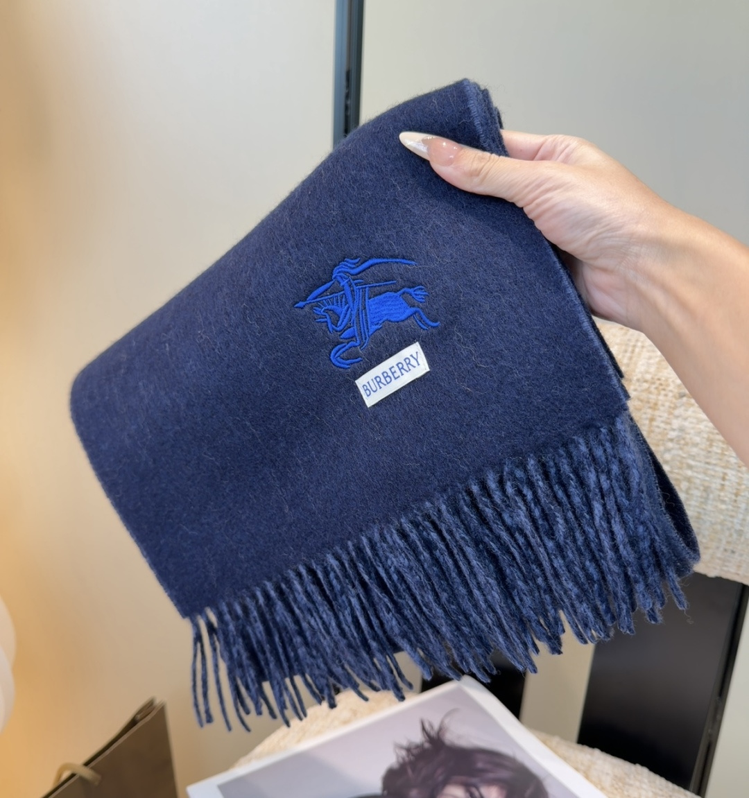 【▪️家属福利来了！！巴宝莉高端重磅男士围巾！】怒赞推荐，激动~！！下手绝对要快，同步专柜，最高端的男士