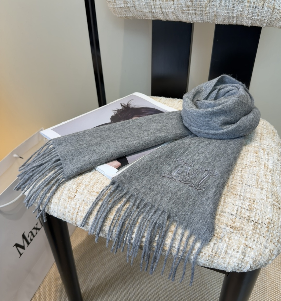 ✨MaxMara经典围巾❗来个硬货.麻溜的安排上.纯正出口❗原订单已经交货一批，其中一批刚过海关，直蹦英
