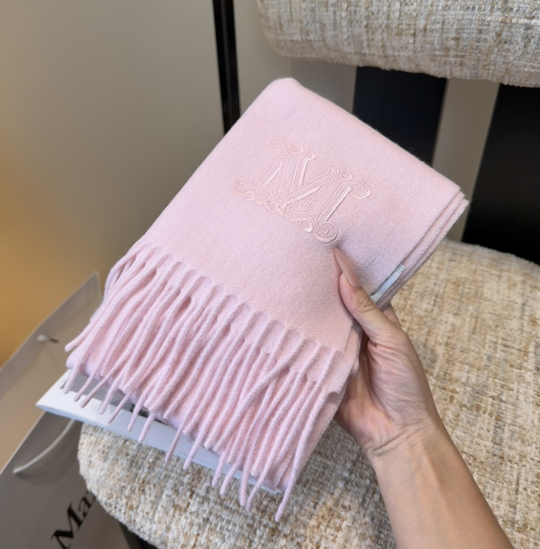 ✨MaxMara经典围巾❗来个硬货.麻溜的安排上.纯正出口❗原订单已经交货一批，其中一批刚过海关，直蹦英