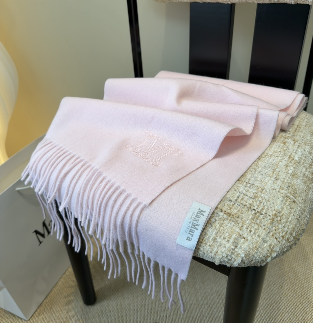 ✨MaxMara经典围巾❗来个硬货.麻溜的安排上.纯正出口❗原订单已经交货一批，其中一批刚过海关，直蹦英