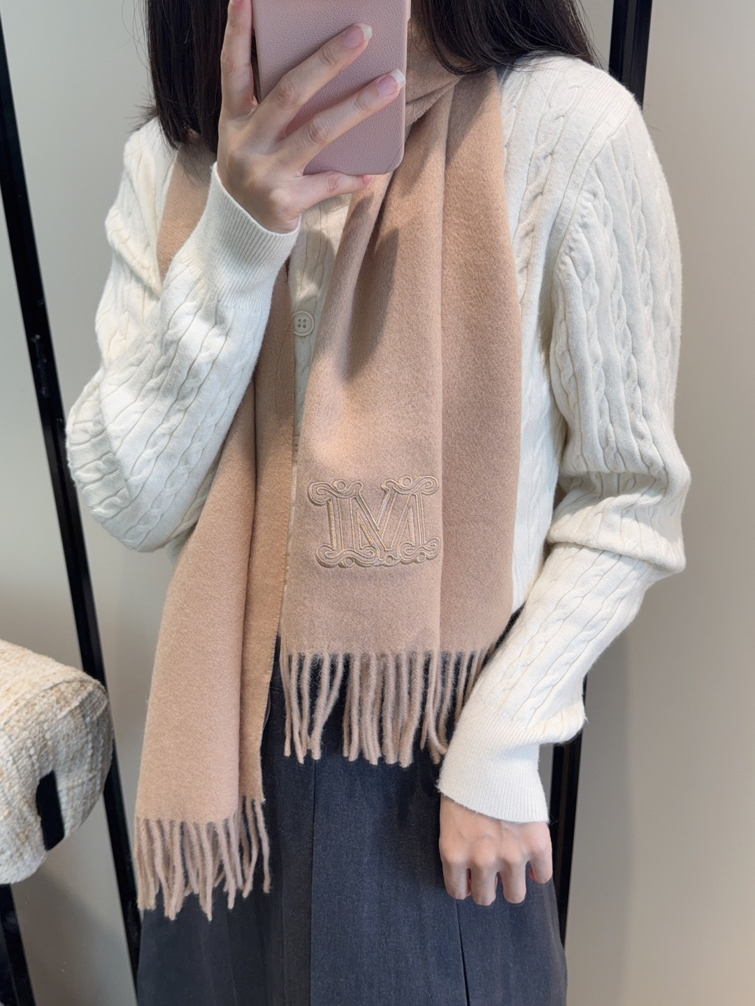 ✨MaxMara经典围巾❗来个硬货.麻溜的安排上.纯正出口❗原订单已经交货一批，其中一批刚过海关，直蹦英