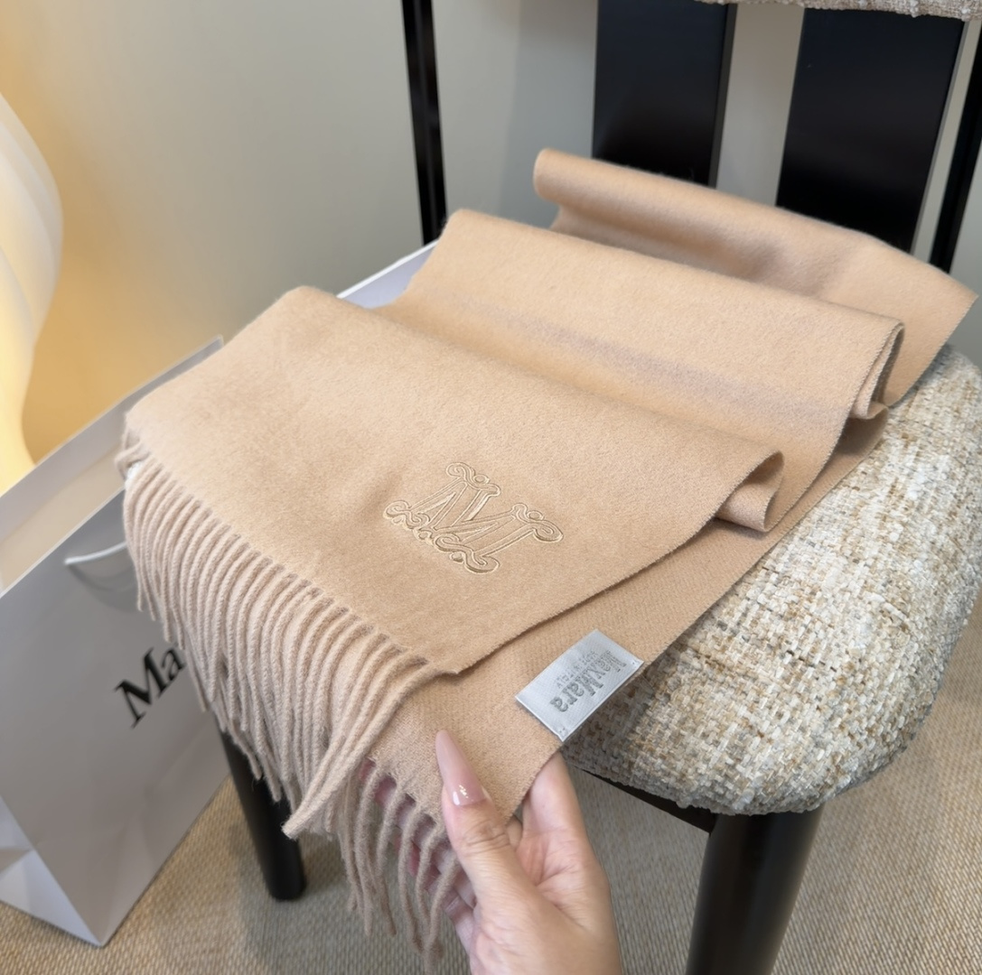 ✨MaxMara经典围巾❗来个硬货.麻溜的安排上.纯正出口❗原订单已经交货一批，其中一批刚过海关，直蹦英