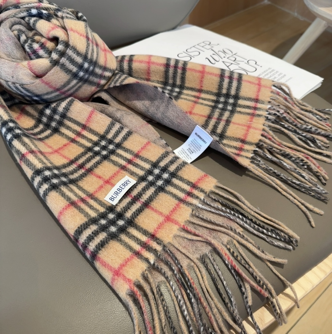 Burberry英伦风典藏款双面围巾❗️【HK外贸尾单 · 这才叫真正的家属福利】‼️这款羊绒围巾的面料