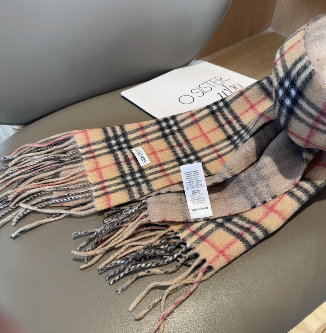 Burberry英伦风典藏款双面围巾❗️【HK外贸尾单 · 这才叫真正的家属福利】‼️这款羊绒围巾的面料