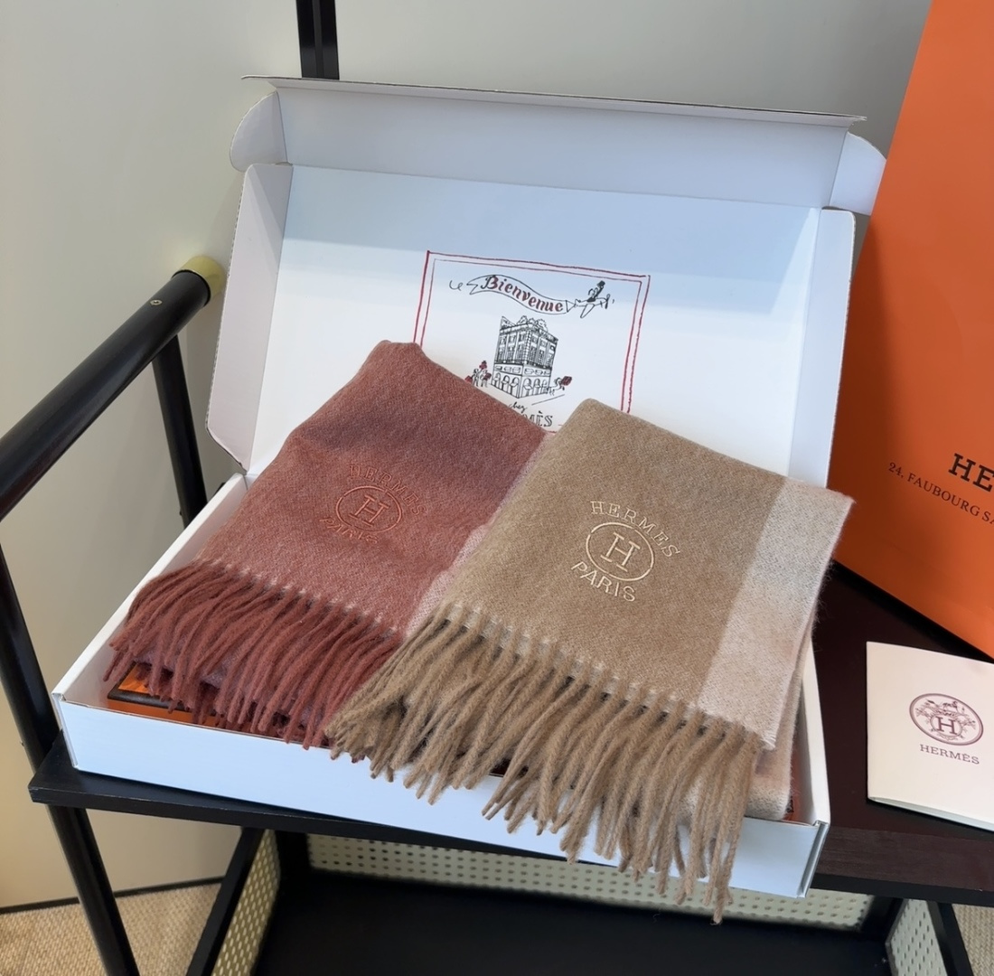 2025年Hermes · 爱马仕，难得一见的温柔配色，低调又不失优雅❗️】重点推荐❗️双边配色，一条围