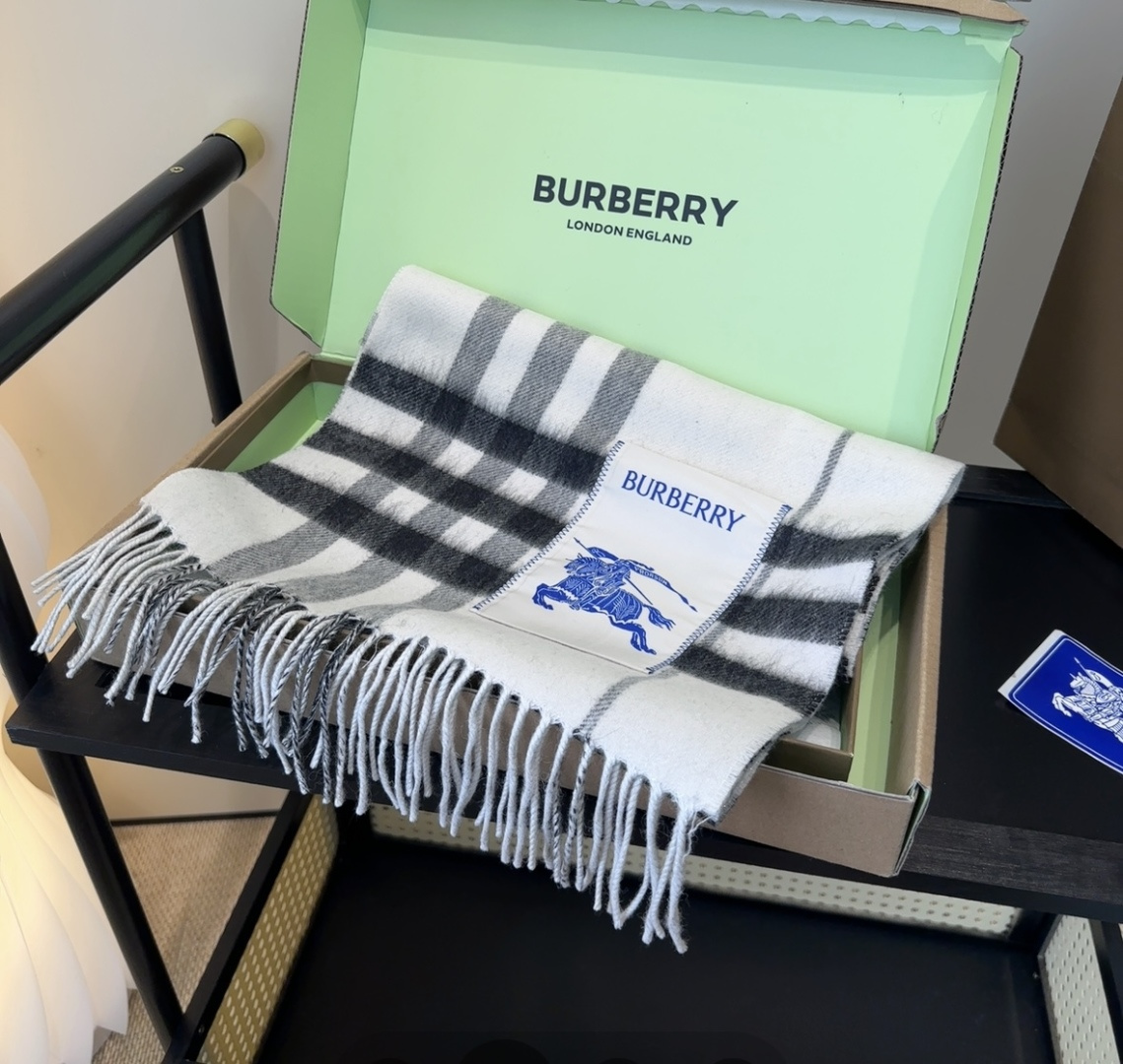 【▪️家属福利来了！！巴宝莉高端重磅男士围巾！】怒赞推荐，激动~！！下手绝对要快，同步专柜，最高端的男士