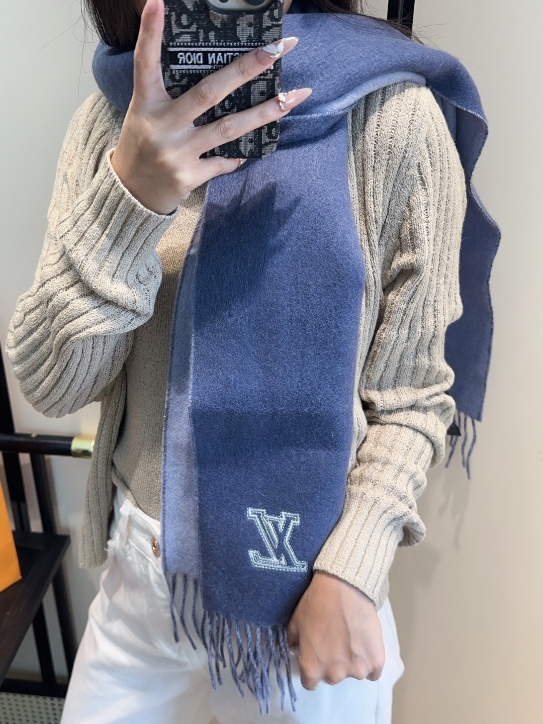 Lv围巾❗️好看的要疯掉了，太有型太有魅力了❗️❗️非常斯文时尚的秋冬单品！真的很喜欢，非常Classi