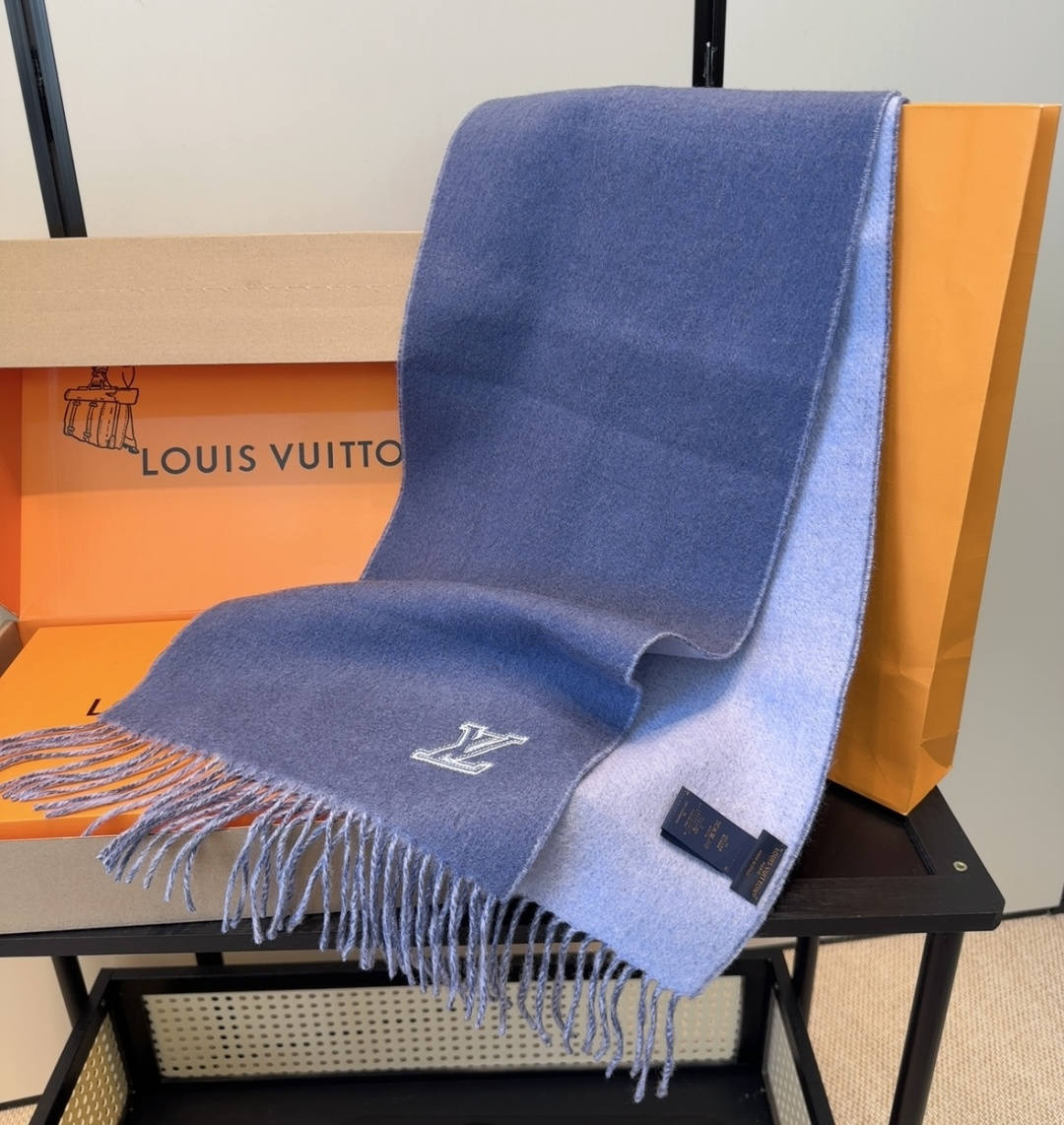 Lv围巾❗️好看的要疯掉了，太有型太有魅力了❗️❗️非常斯文时尚的秋冬单品！真的很喜欢，非常Classi