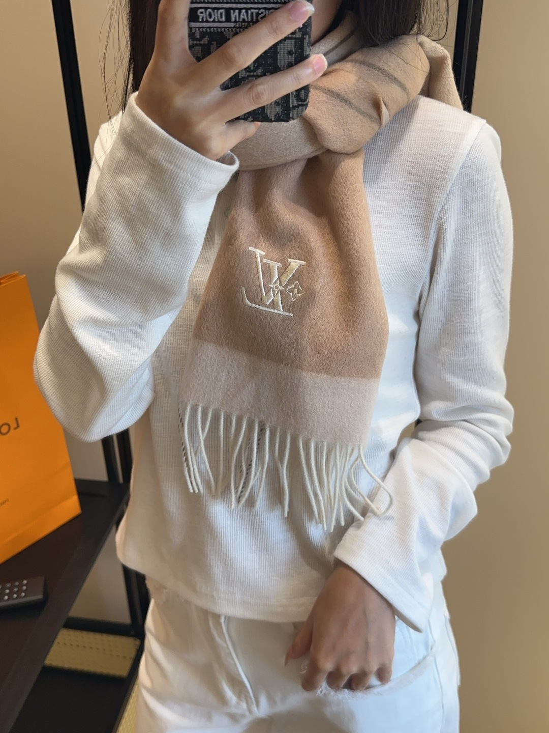 Lv围巾❗️好看的要疯掉了，太有型太有魅力了❗️❗️非常斯文时尚的秋冬单品！真的很喜欢，非常Classi