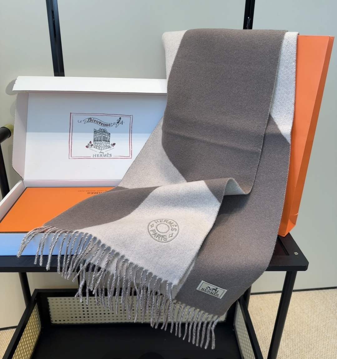 2025年Hermes · 爱马仕，难得一见的温柔配色，低调又不失优雅❗️】重点推荐❗️双边配色，一条围