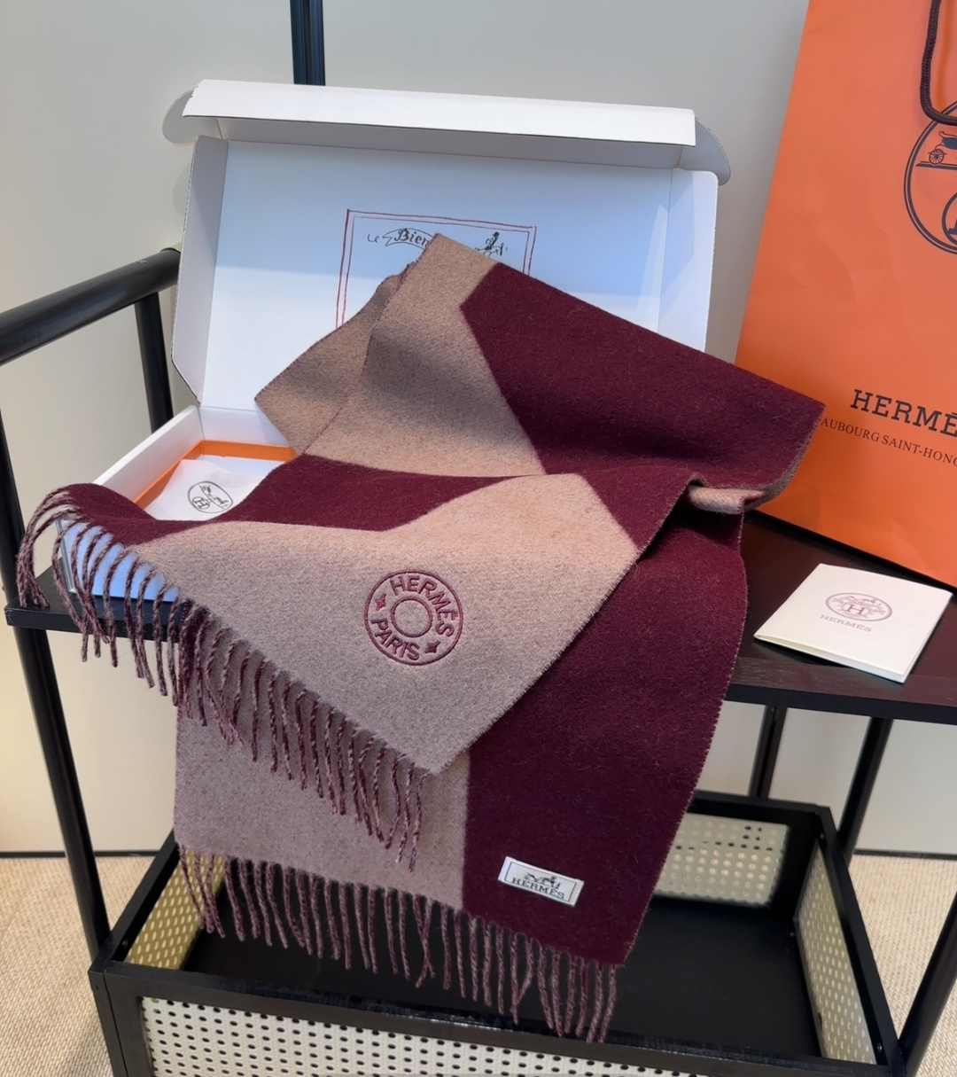 2025年Hermes · 爱马仕，难得一见的温柔配色，低调又不失优雅❗️】重点推荐❗️双边配色，一条围
