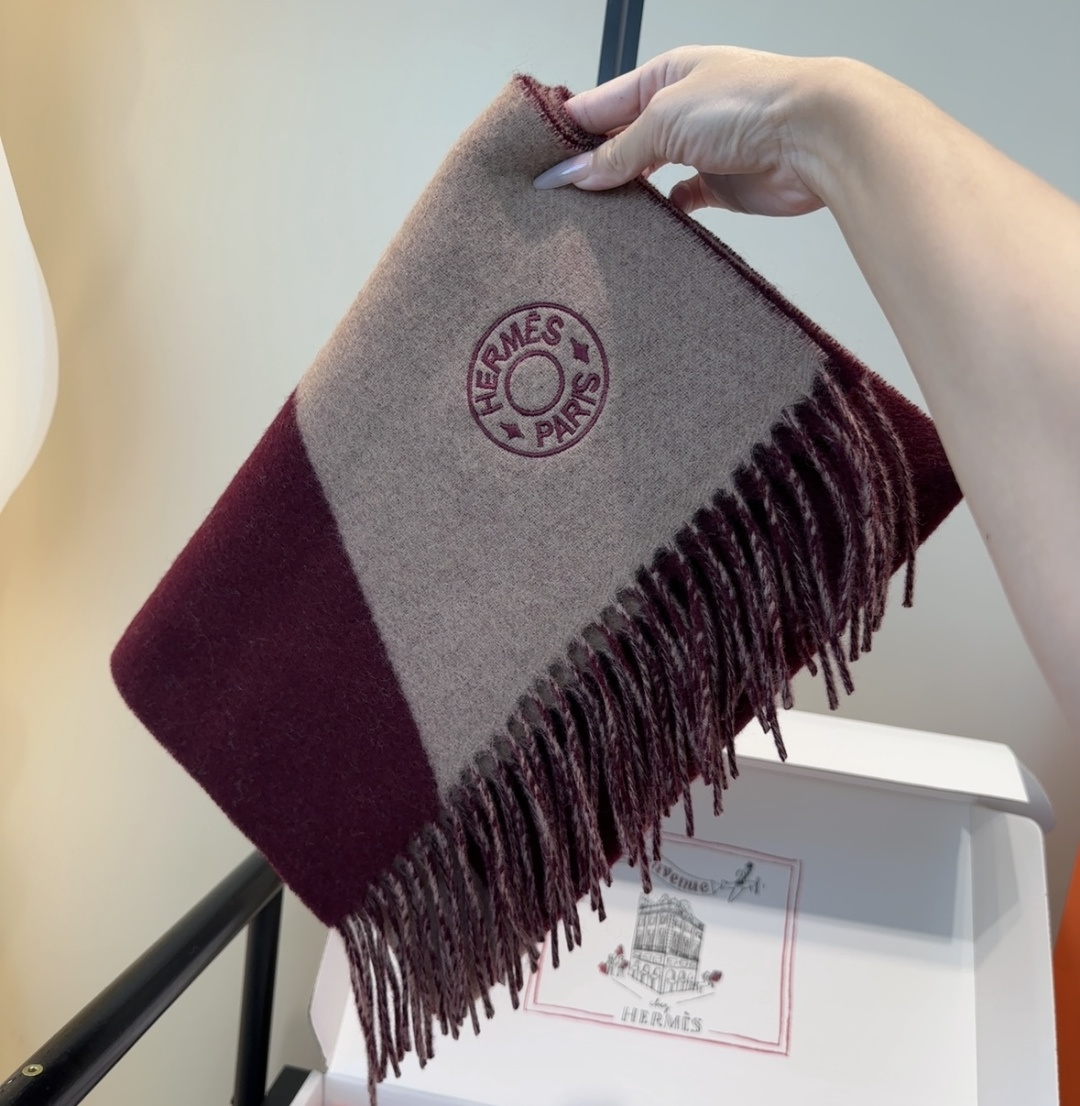 2025年Hermes · 爱马仕，难得一见的温柔配色，低调又不失优雅❗️】重点推荐❗️双边配色，一条围