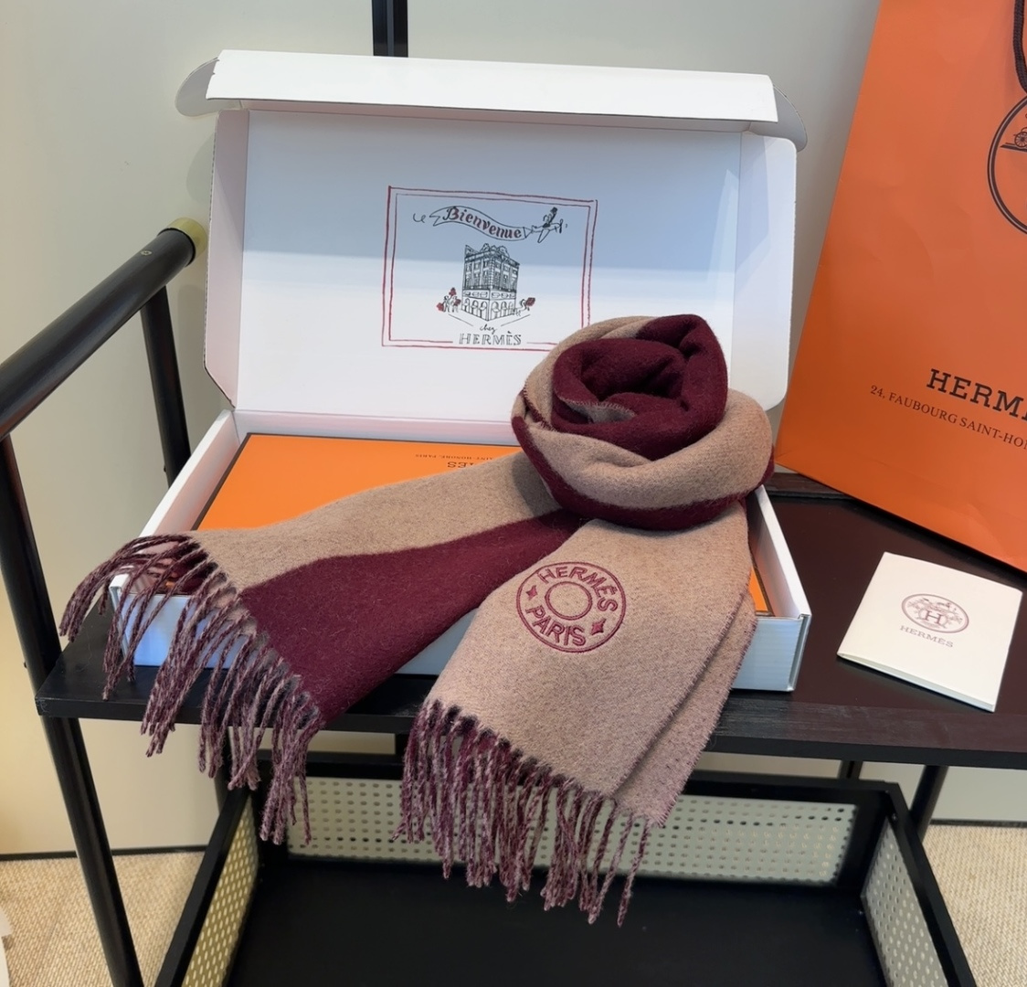 2025年Hermes · 爱马仕，难得一见的温柔配色，低调又不失优雅❗️】重点推荐❗️双边配色，一条围