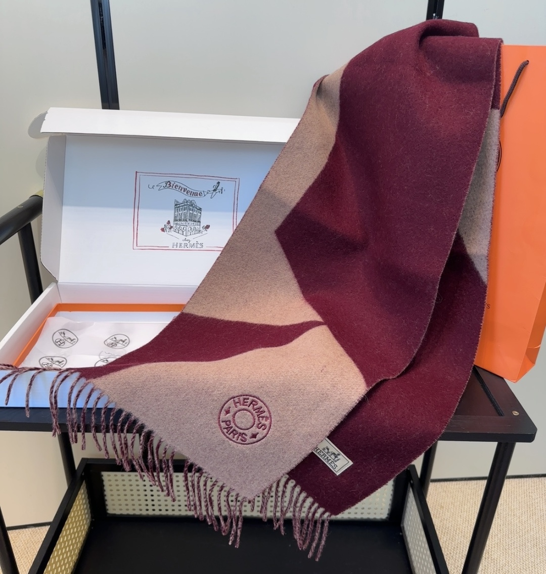 2025年Hermes · 爱马仕，难得一见的温柔配色，低调又不失优雅❗️】重点推荐❗️双边配色，一条围
