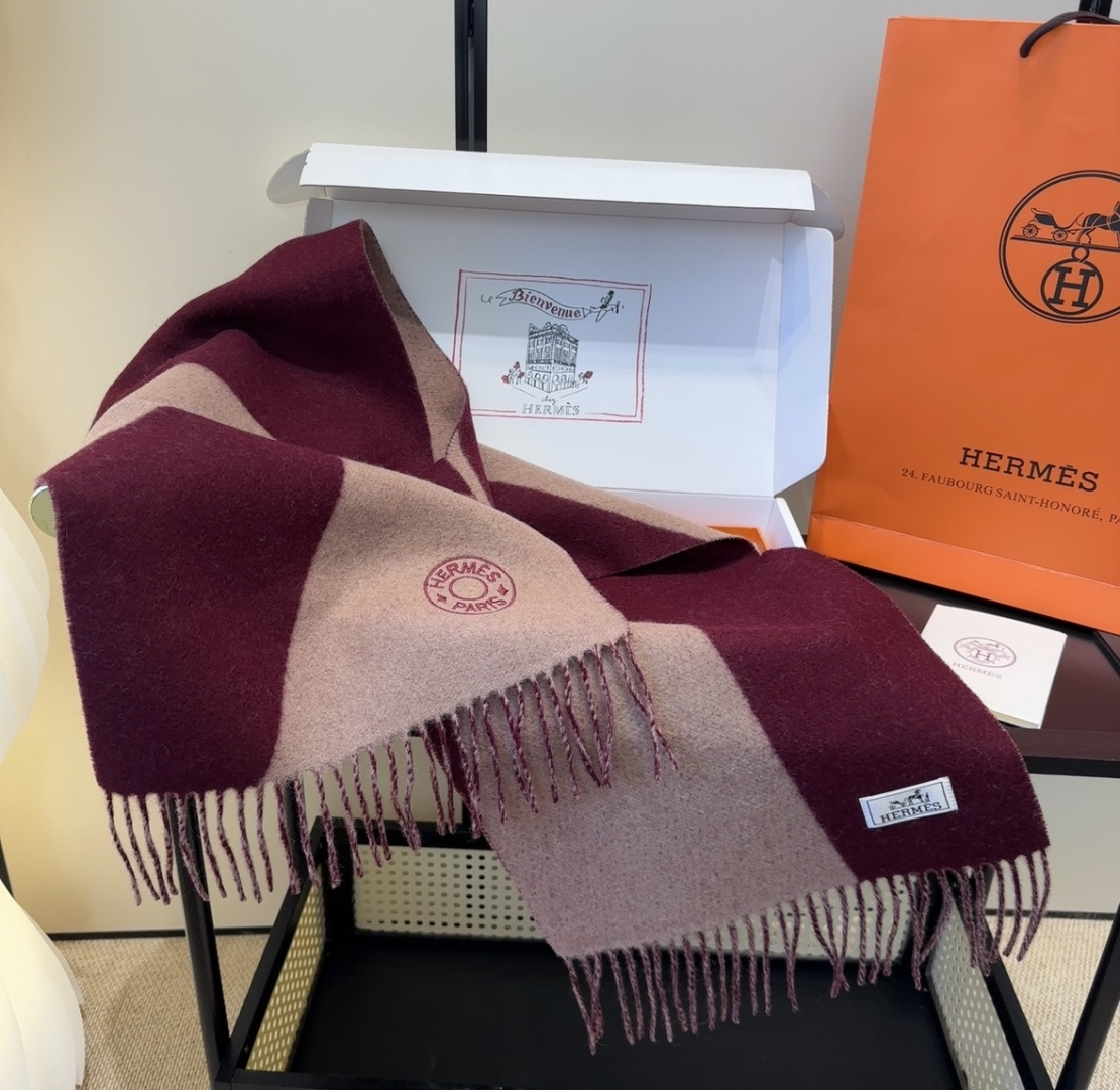 2025年Hermes · 爱马仕，难得一见的温柔配色，低调又不失优雅❗️】重点推荐❗️双边配色，一条围