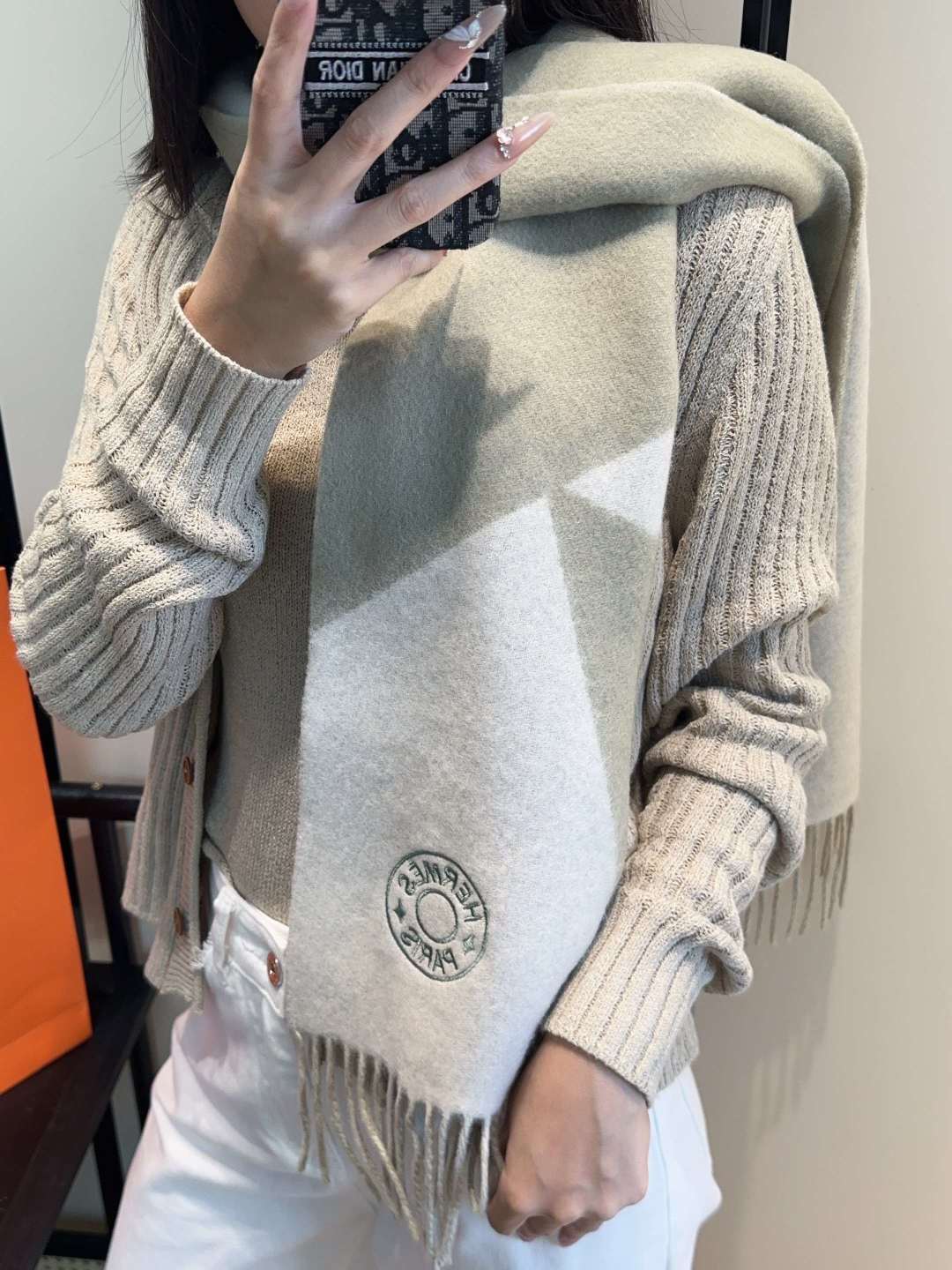 2025年Hermes · 爱马仕，难得一见的温柔配色，低调又不失优雅❗️】重点推荐❗️双边配色，一条围