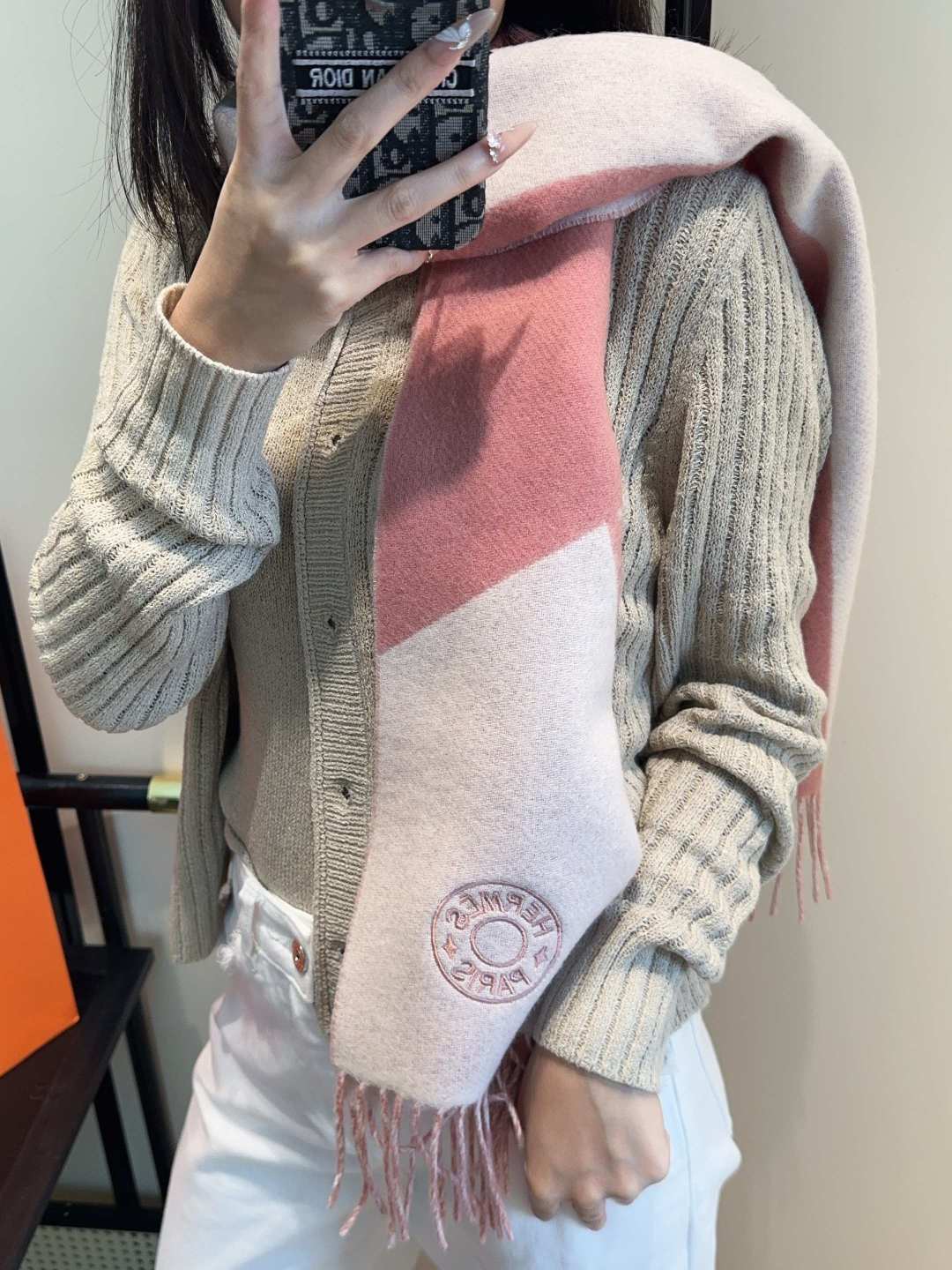 2025年Hermes · 爱马仕，难得一见的温柔配色，低调又不失优雅❗️】重点推荐❗️双边配色，一条围