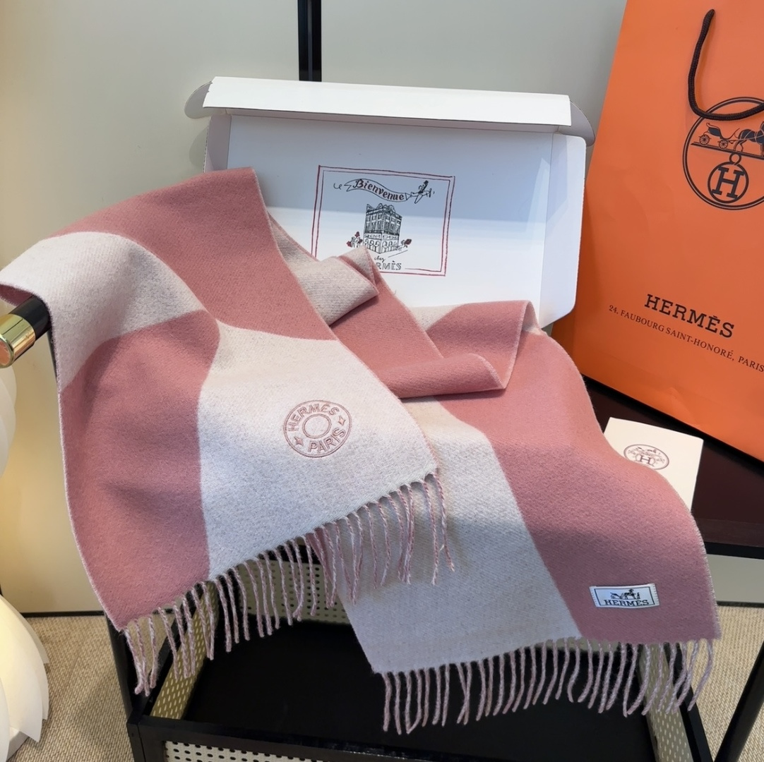 2025年Hermes · 爱马仕，难得一见的温柔配色，低调又不失优雅❗️】重点推荐❗️双边配色，一条围
