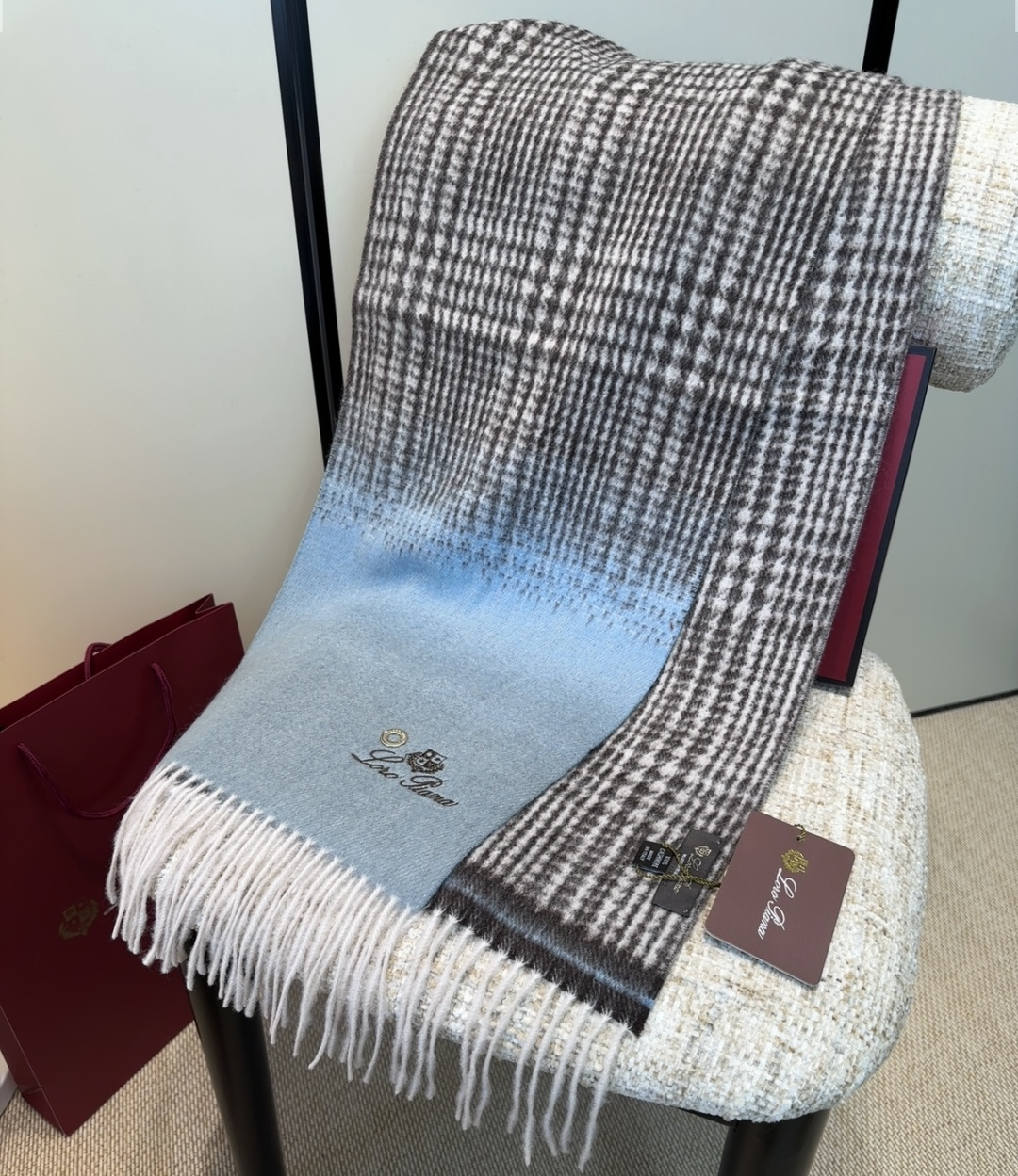 🆕Loro Piana · 【贸易公司尾单，极品山羊绒围巾披肩】送人自留都太高大上了😍重磅上新，爆款爆款