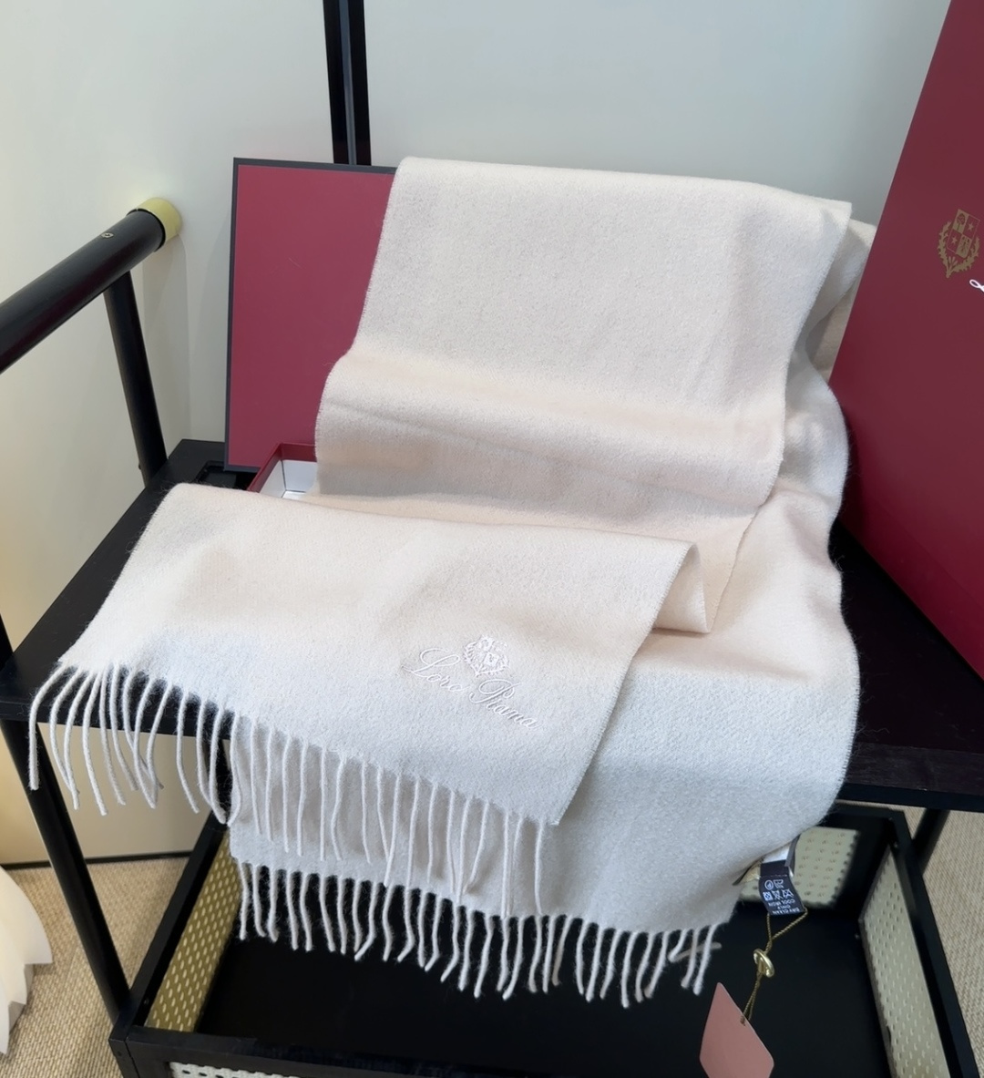 🆕Loro Piana · 【贸易公司尾单，极品山羊绒围巾披肩】送人自留都太高大上了😍重磅上新，爆款爆款
