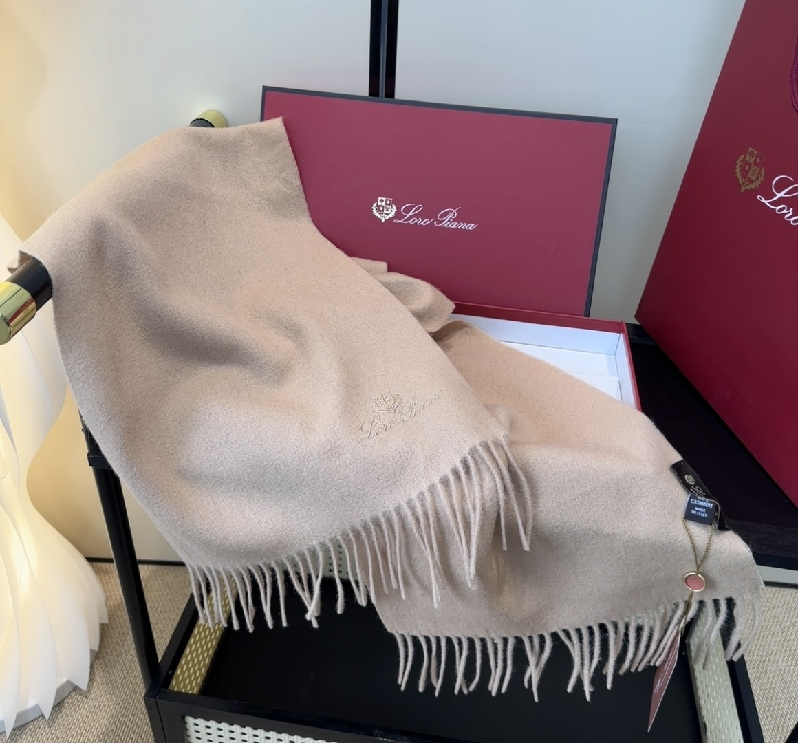 🆕Loro Piana · 【贸易公司尾单，极品山羊绒围巾披肩】送人自留都太高大上了😍重磅上新，爆款爆款