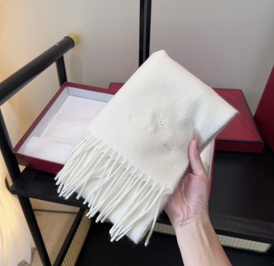 🆕Loro Piana · 【贸易公司尾单，极品山羊绒围巾披肩】送人自留都太高大上了😍重磅上新，爆款爆款