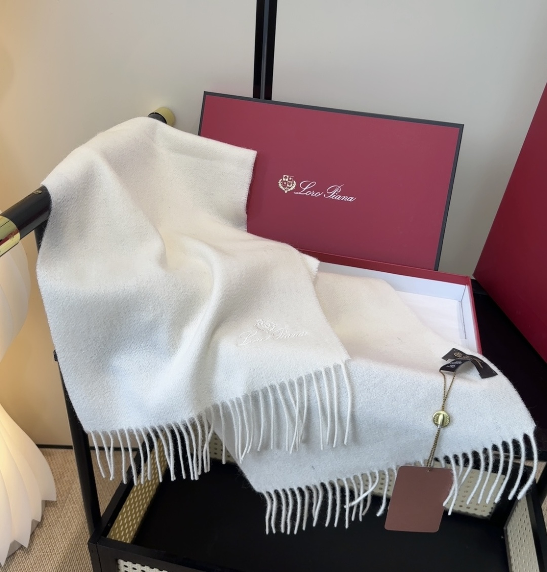 🆕Loro Piana · 【贸易公司尾单，极品山羊绒围巾披肩】送人自留都太高大上了😍重磅上新，爆款爆款