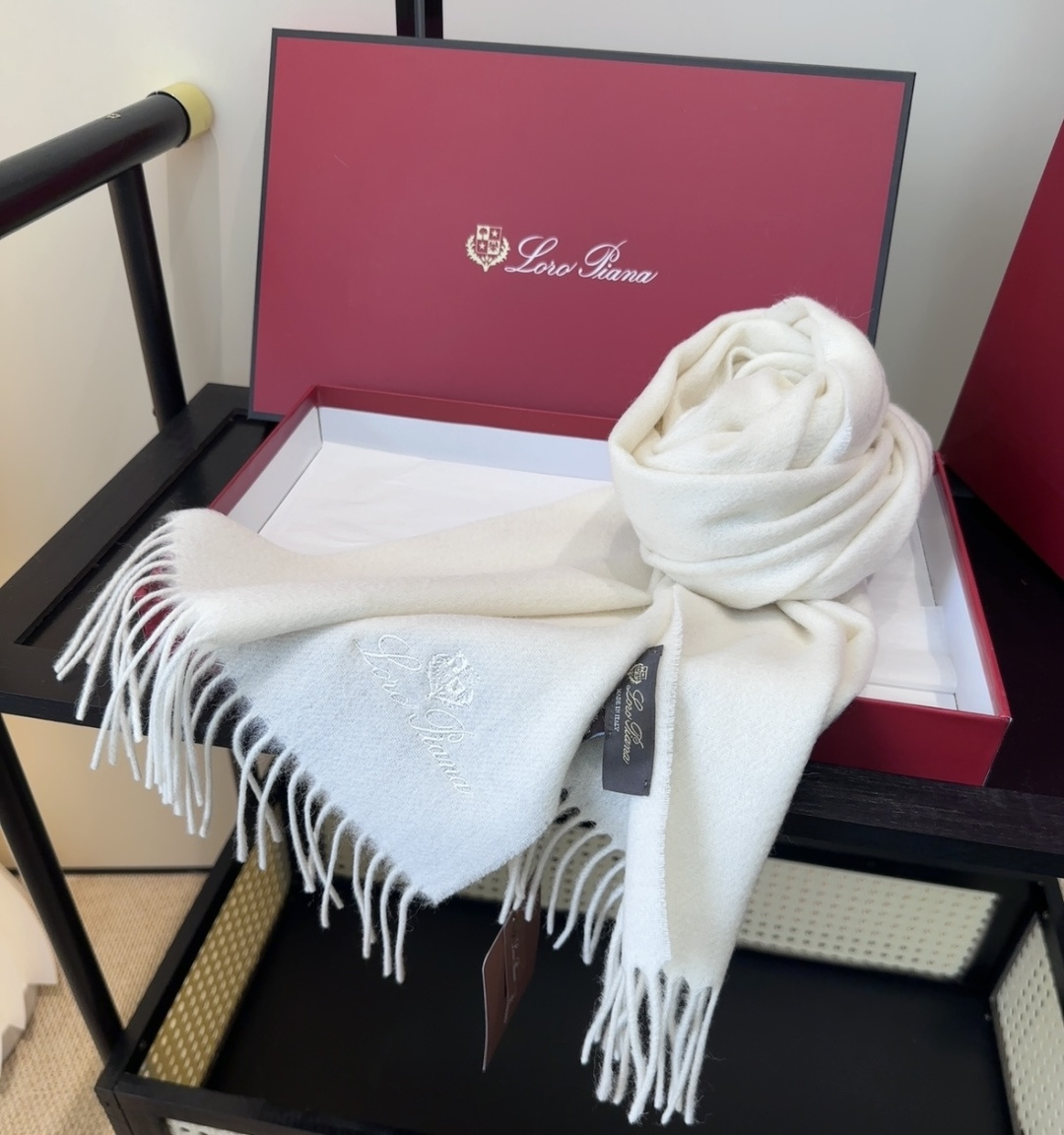 🆕Loro Piana · 【贸易公司尾单，极品山羊绒围巾披肩】送人自留都太高大上了😍重磅上新，爆款爆款