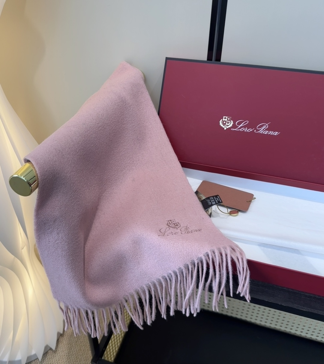 🆕Loro Piana · 【贸易公司尾单，极品山羊绒围巾披肩】送人自留都太高大上了😍重磅上新，爆款爆款