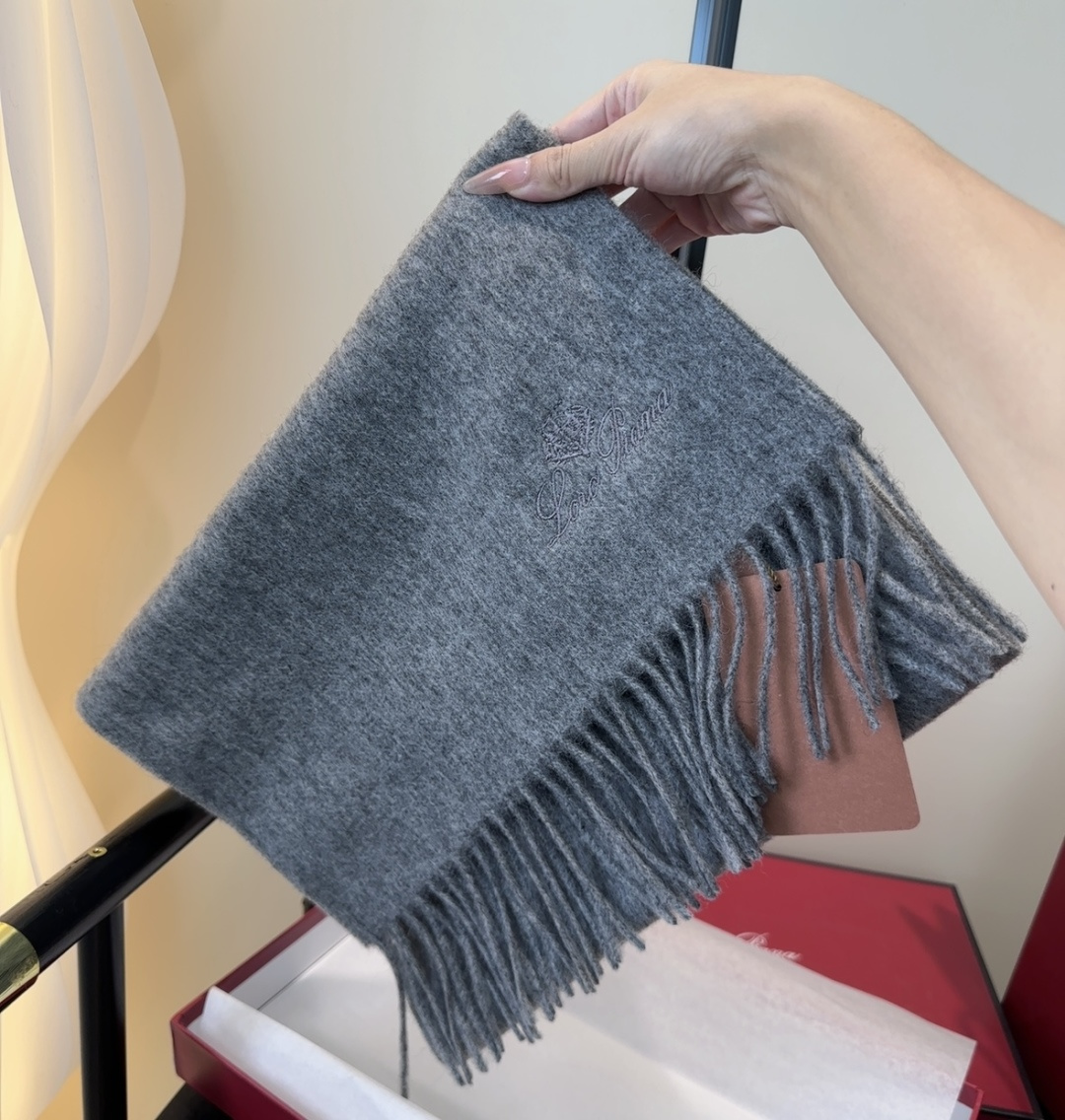 🆕Loro Piana · 【贸易公司尾单，极品山羊绒围巾披肩】送人自留都太高大上了😍重磅上新，爆款爆款