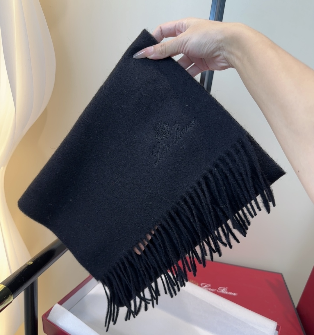 🆕Loro Piana · 【贸易公司尾单，极品山羊绒围巾披肩】送人自留都太高大上了😍重磅上新，爆款爆款