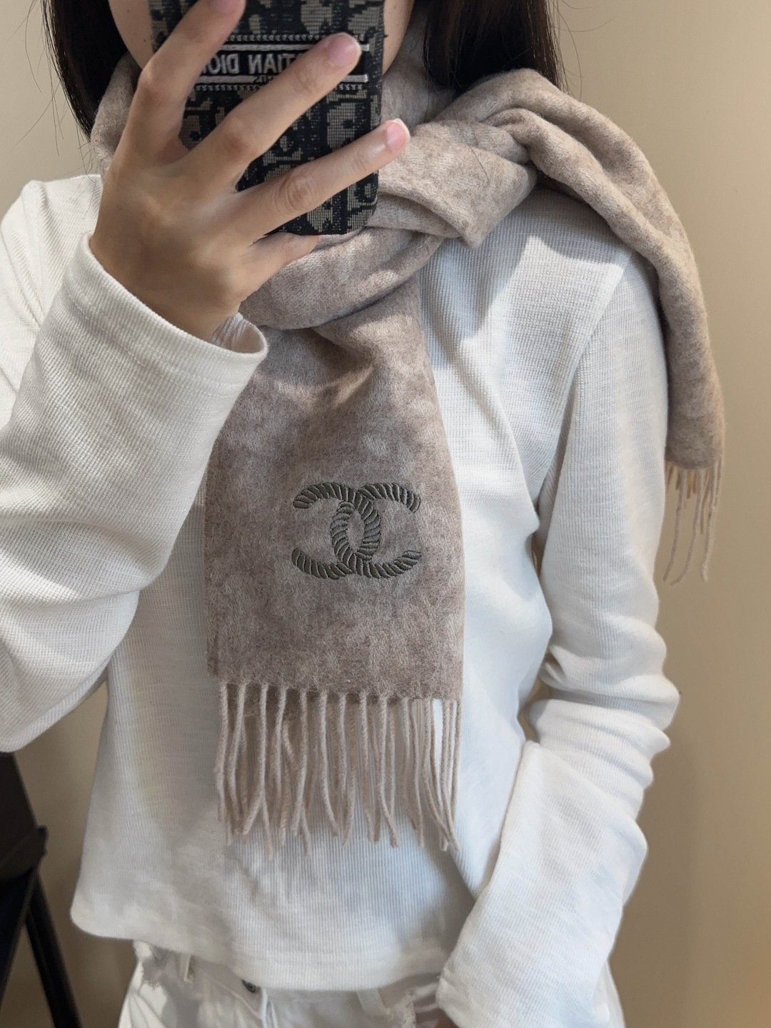 上新！2025秋冬香奈儿男女同款，同步，高端羊绒针织围巾！ 可正式，可随意，非常Classical的设计