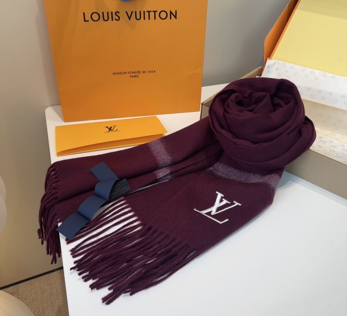 Lv围巾❗️好看的要疯掉了，太有型太有魅力了❗️❗️非常斯文时尚的秋冬单品！真的很喜欢，非常Classi
