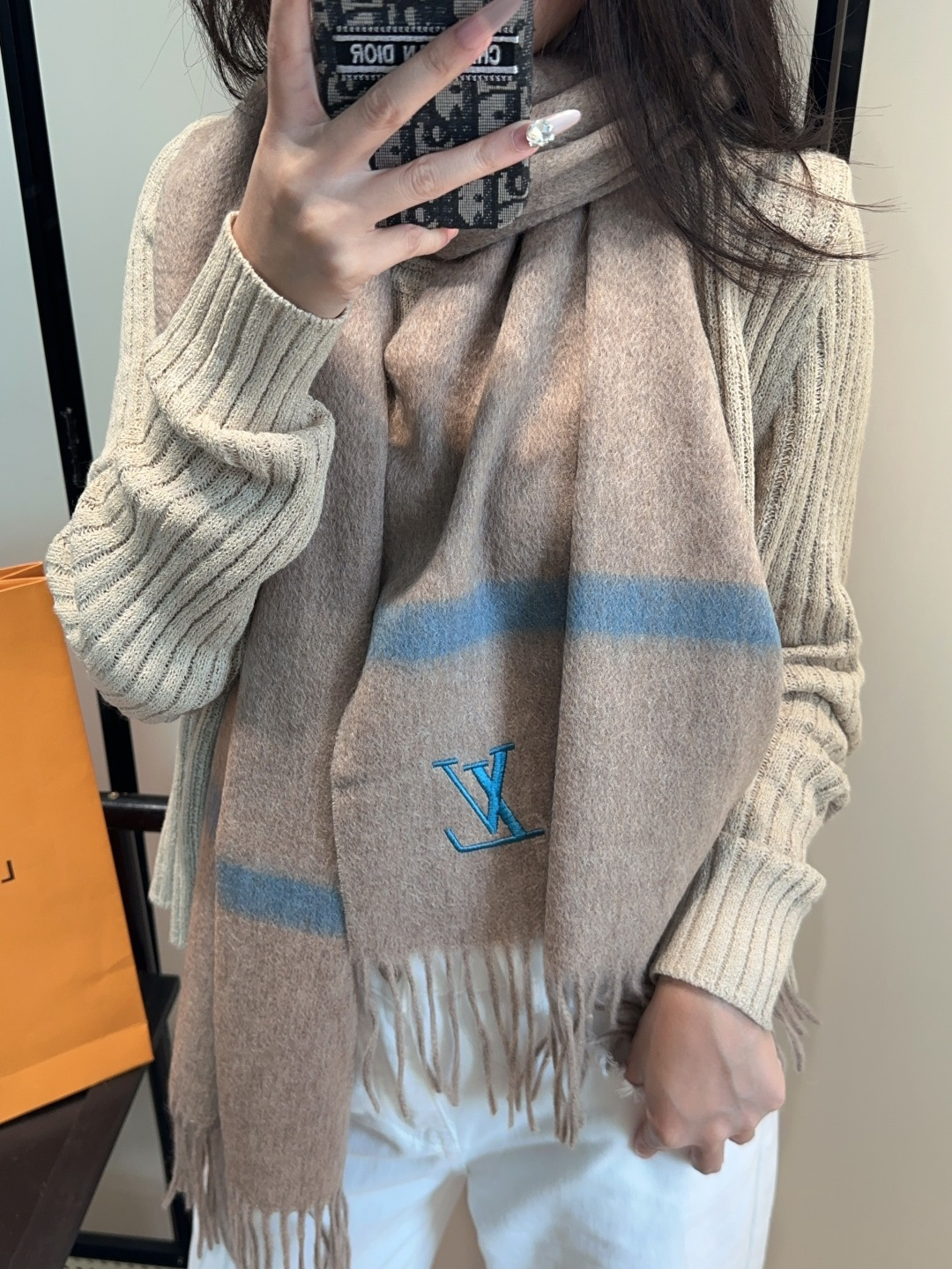 Lv围巾❗️好看的要疯掉了，太有型太有魅力了❗️❗️非常斯文时尚的秋冬单品！真的很喜欢，非常Classi