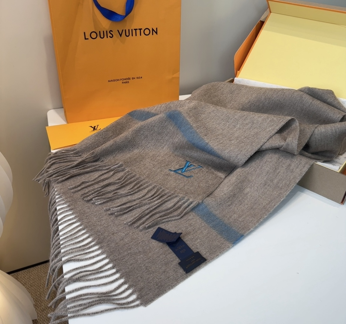 Lv围巾❗️好看的要疯掉了，太有型太有魅力了❗️❗️非常斯文时尚的秋冬单品！真的很喜欢，非常Classi