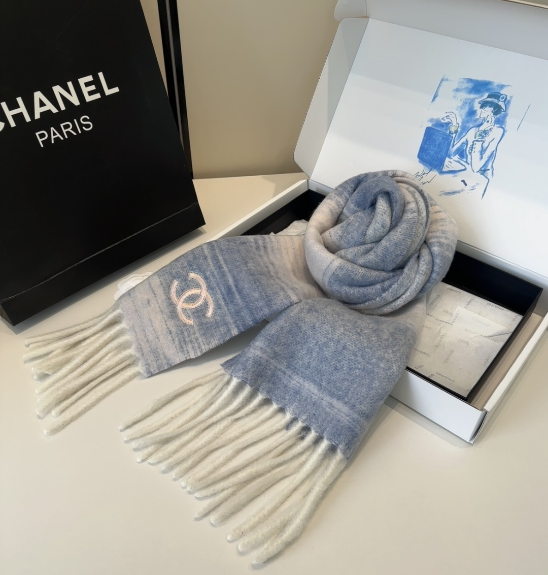 香奈儿超美新款马海毛围巾！超级推荐入手！】质感好货！主打的马海毛围巾~据说超难买哦！！打了好多次版！终于