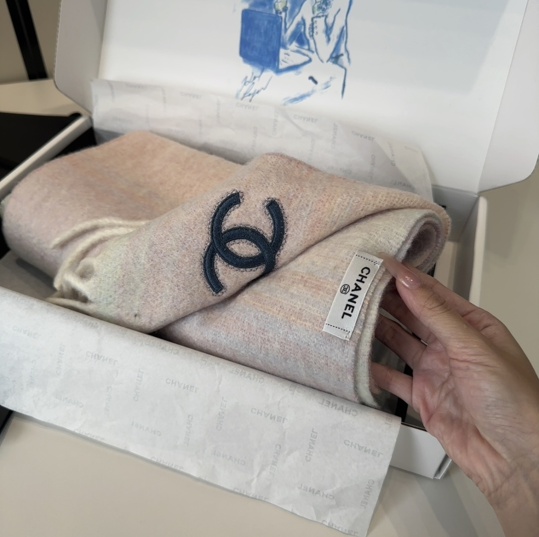 香奈儿超美新款马海毛围巾！超级推荐入手！】质感好货！主打的马海毛围巾~据说超难买哦！！打了好多次版！终于