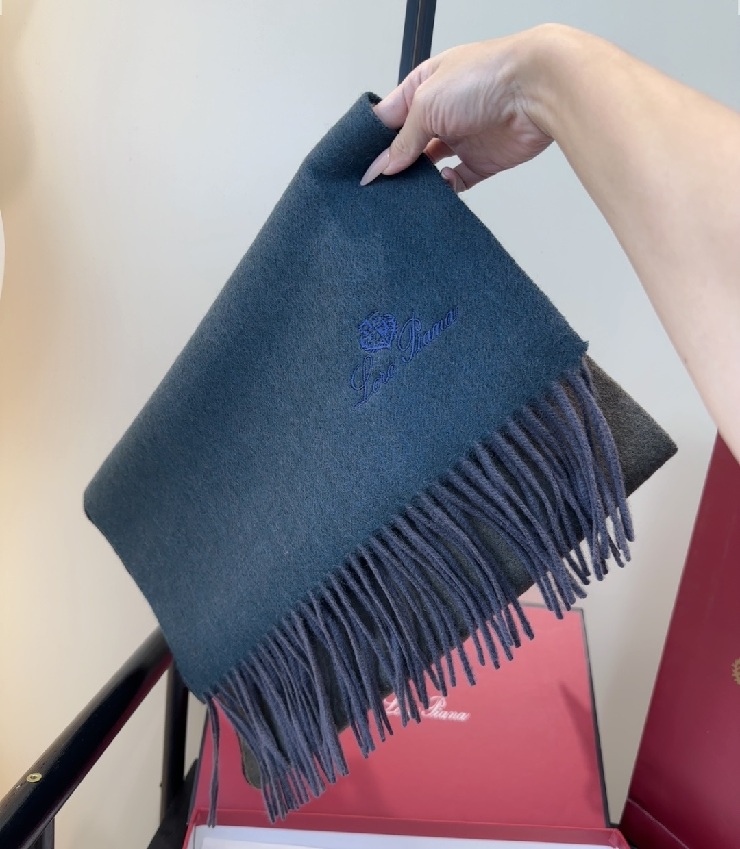 🆕Loro Piana · 【贸易公司尾单，极品山羊绒围巾披肩】送人自留都太高大上了😍重磅上新，爆款爆款