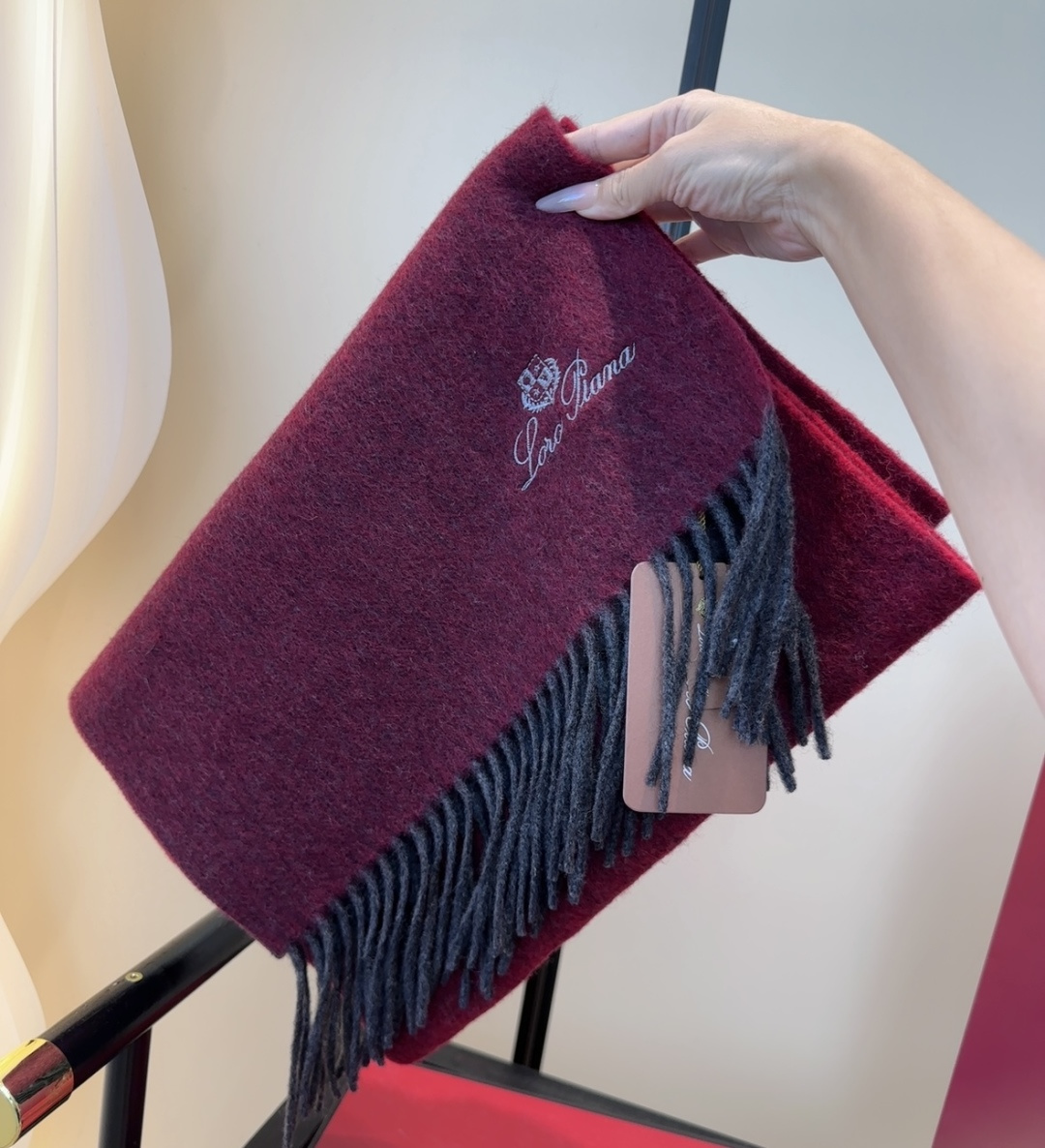 🆕Loro Piana · 【贸易公司尾单，极品山羊绒围巾披肩】送人自留都太高大上了😍重磅上新，爆款爆款